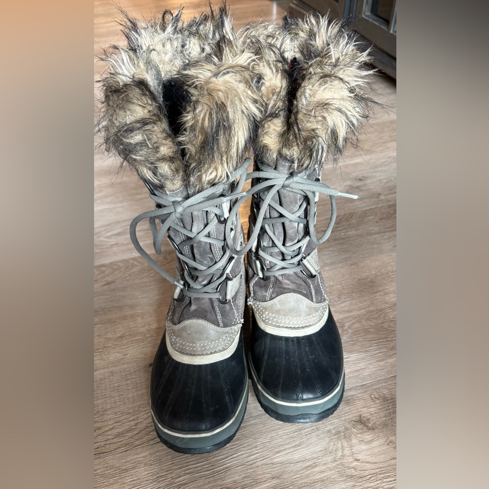 Sorel Black and Gray Winter Boots with Fur Trim